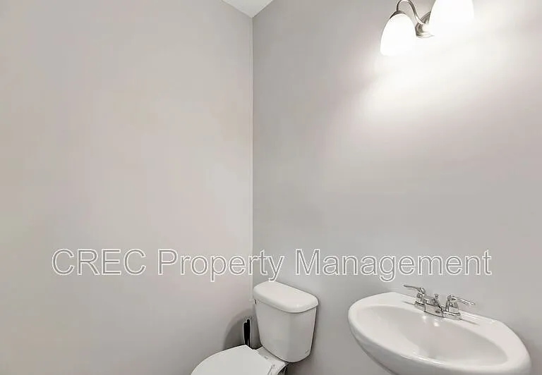 575 Wayton Cir — Photo 3