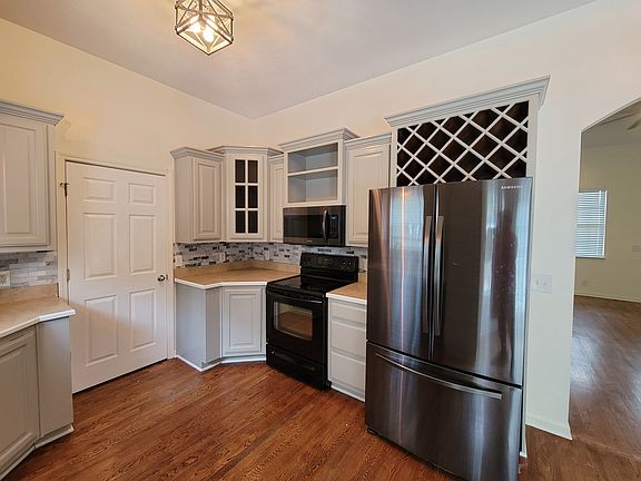 5th image of 311 Wyoming Dr