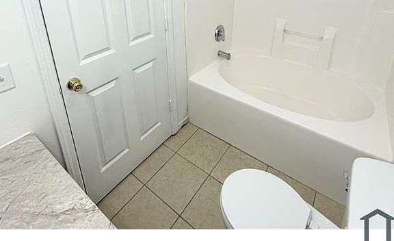 4th image of 2916 Stuart St