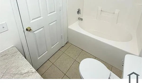 2916 Stuart St — Photo 4