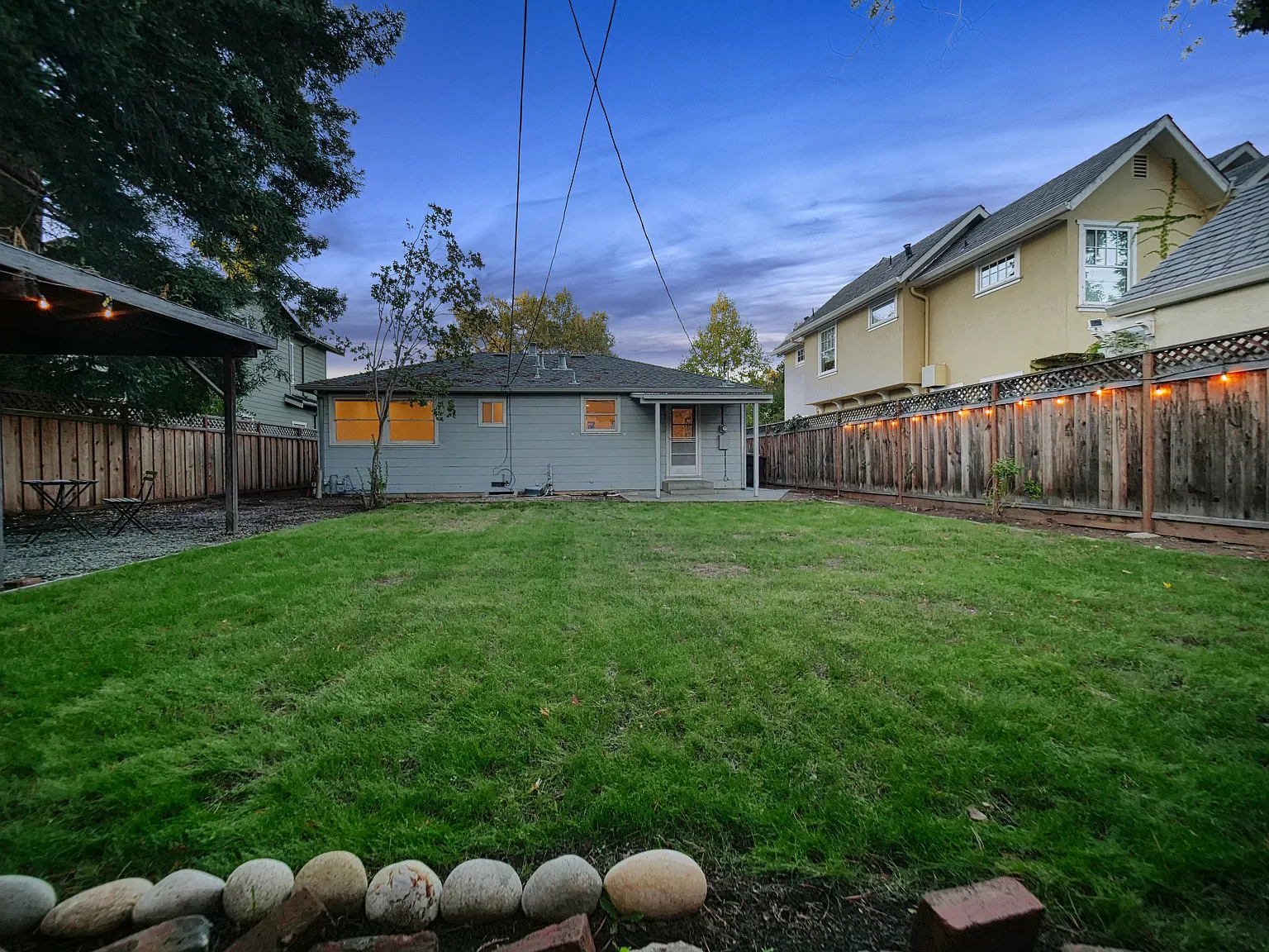 565 Sierra Ave — Photo 2