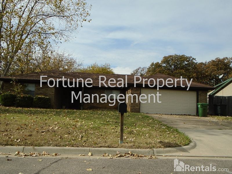 1st image of 6925 Post Oak Dr