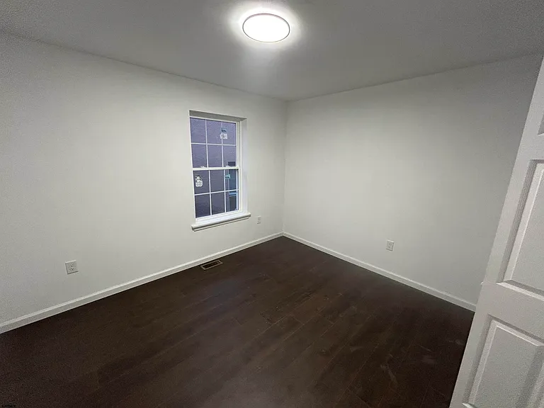 2821 Arctic Ave #1 — Photo 6