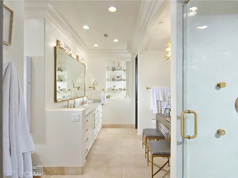 11 Emerald Bay — Photo 12