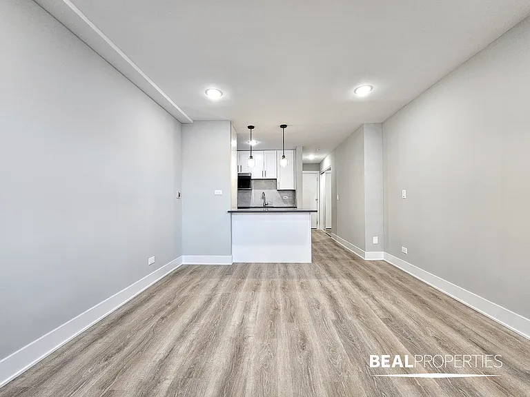 555 W Stratford Place — Photo 27