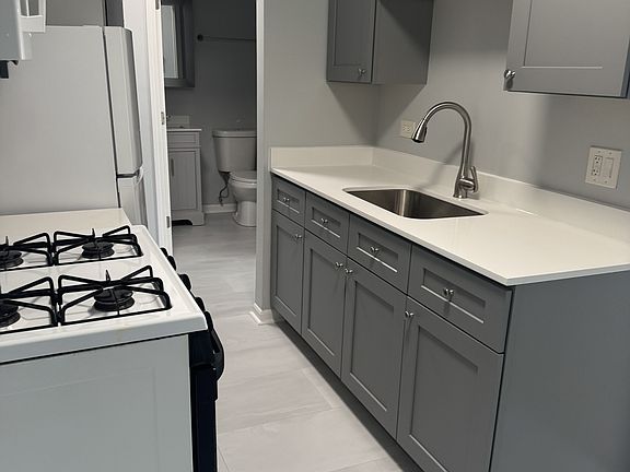 2nd image of 705 Court Of Spruce #4