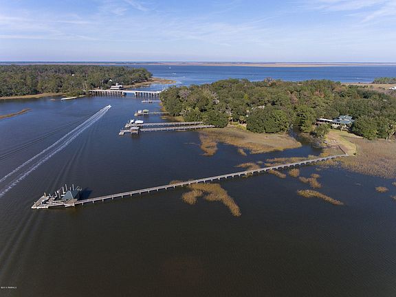 3rd image of 2 Palmetto Grove Lane