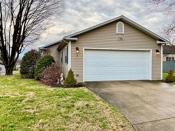 3rd image of 8 Chenault Dr