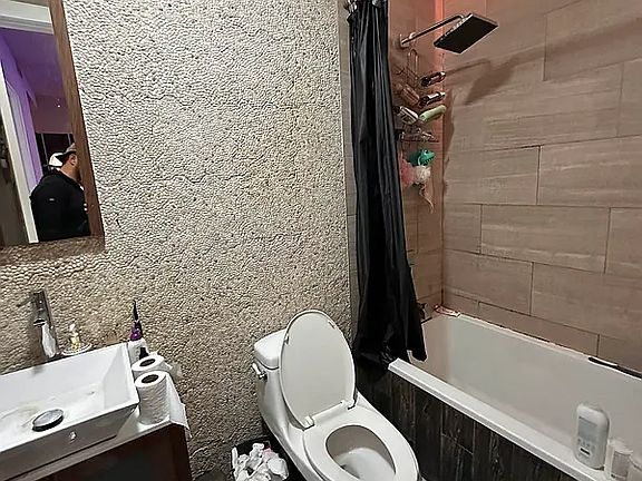 4th image of 168 Irving Ave #3A