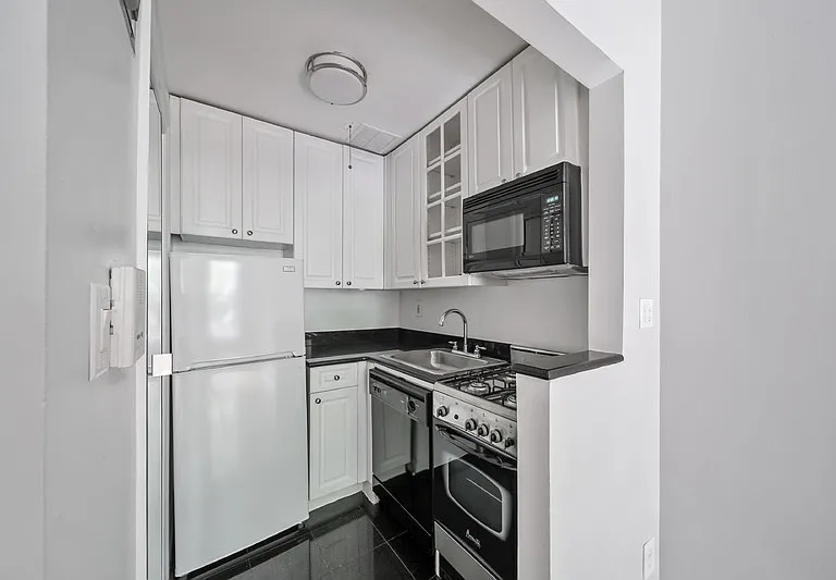 313 E 73rd St #1C — Photo 5