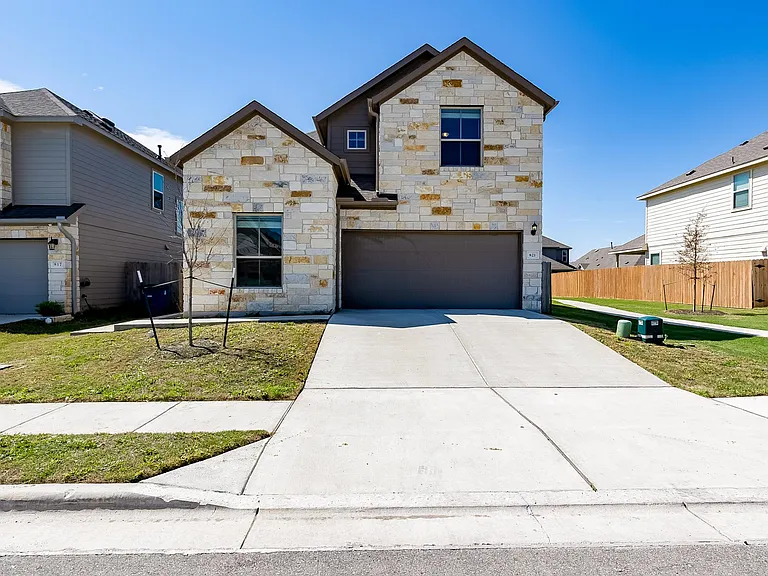 821 Falkland Trce — Photo 2