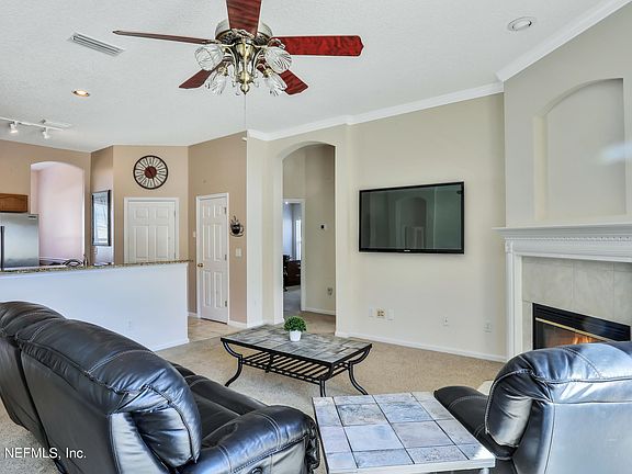 4th image of 13275 Bonaparte Ln