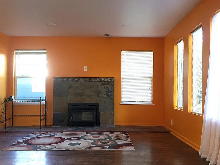 1034 NE 102nd St — Photo 3