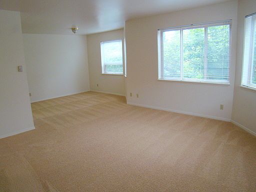 3rd image of 8315 5th Ave NE APT 402