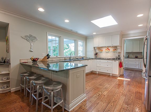 Granite, SS Appl, HardWds !