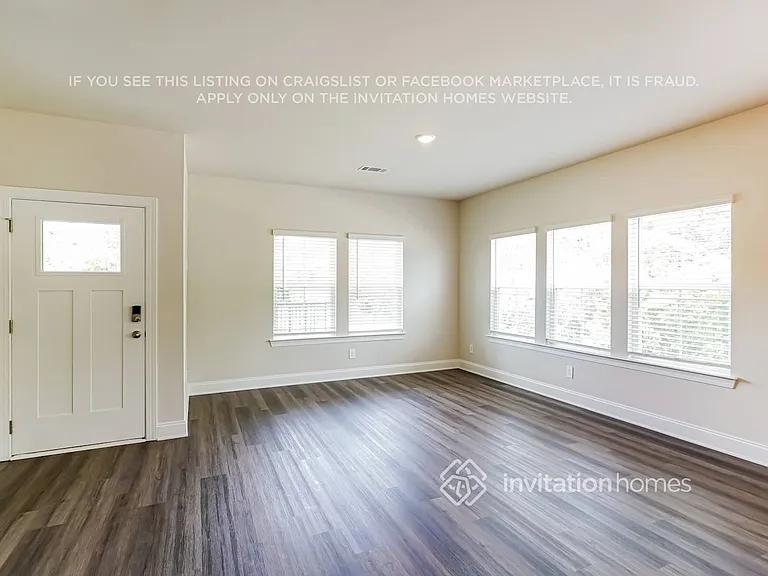 100 Maybrook Dr #1 — Photo 4