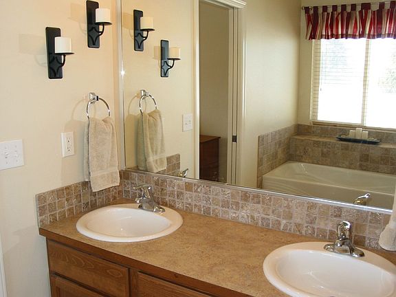Master Bath Sinks & Tub