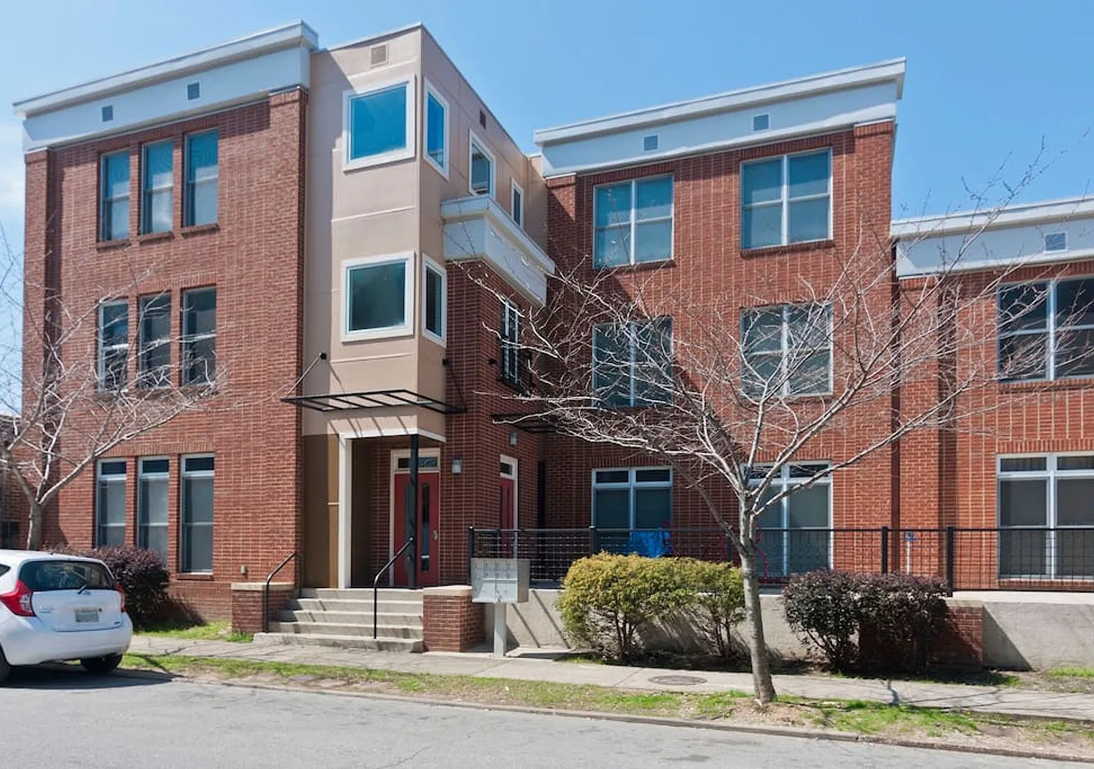 Williams Street Apartments — Photo 2