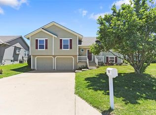 609 SW Muriel Dr, Grain Valley, MO 64029