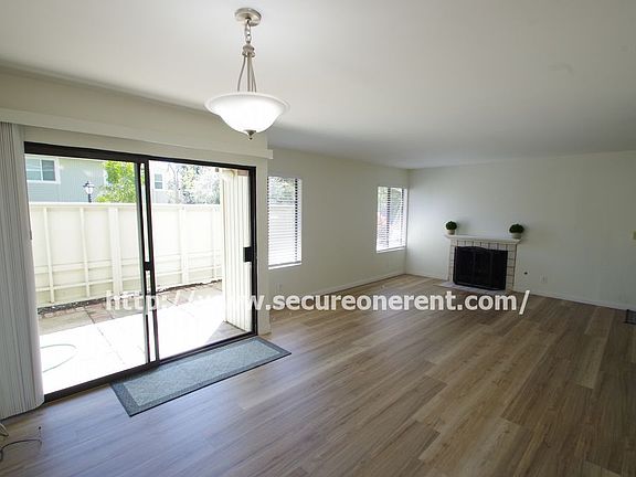 5th image of 22131 Burbank Blvd Unit 1