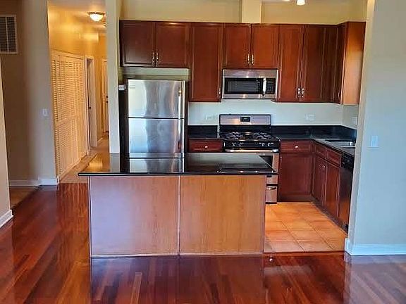 4th image of 4114 S Drexel Blvd #3