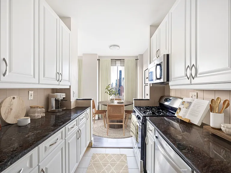 520 2nd Ave #18C — Photo 3