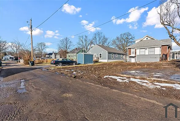 220 Clay St — Photo 33