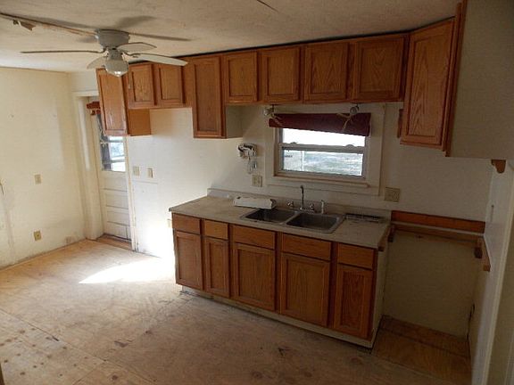 4th image of 810 Galena Ave