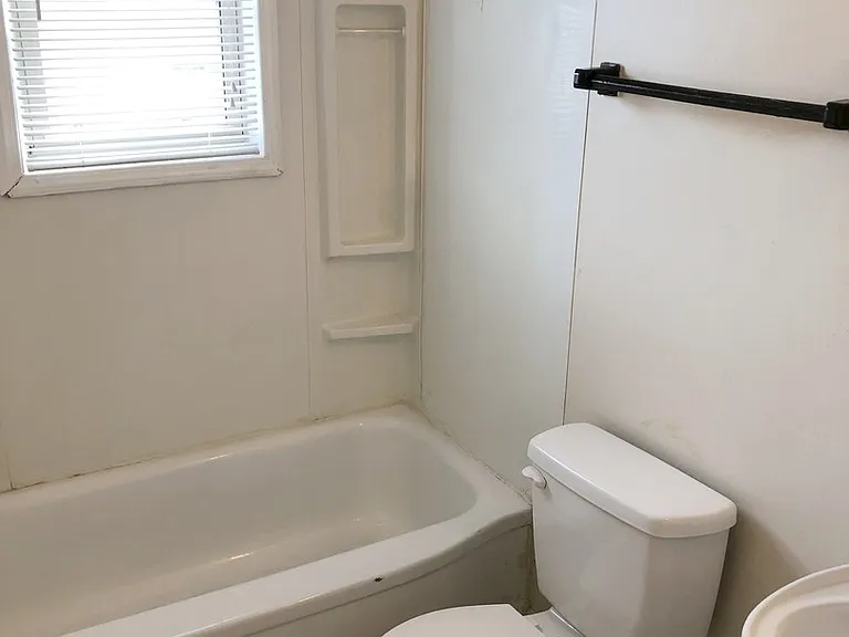 Nola Court Apartments — Photo 23