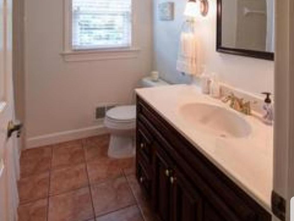 2nd image of 3303 Morningview Dr