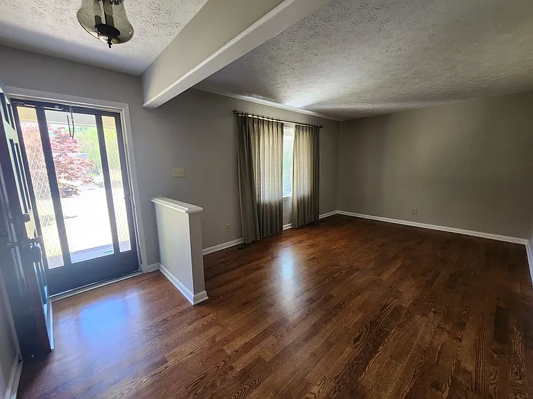 1508 Darvel Ave — Photo 3