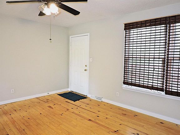3rd image of 114 Marie Dr