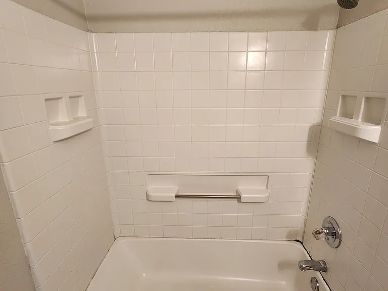 607 Hollyberry Dr — Photo 8