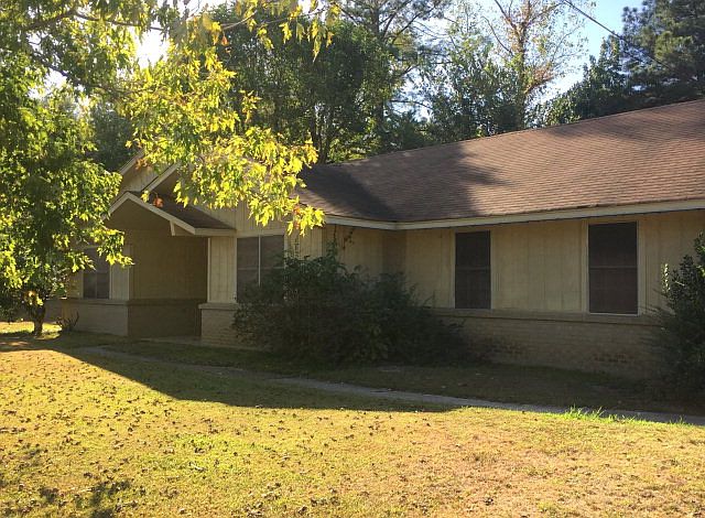 1st image of 656 Lakeside Dr