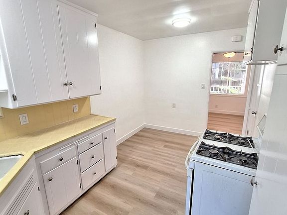 4th image of 1756 Malcolm Ave #750