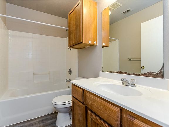 4th image of 1217 Village Garden Dr