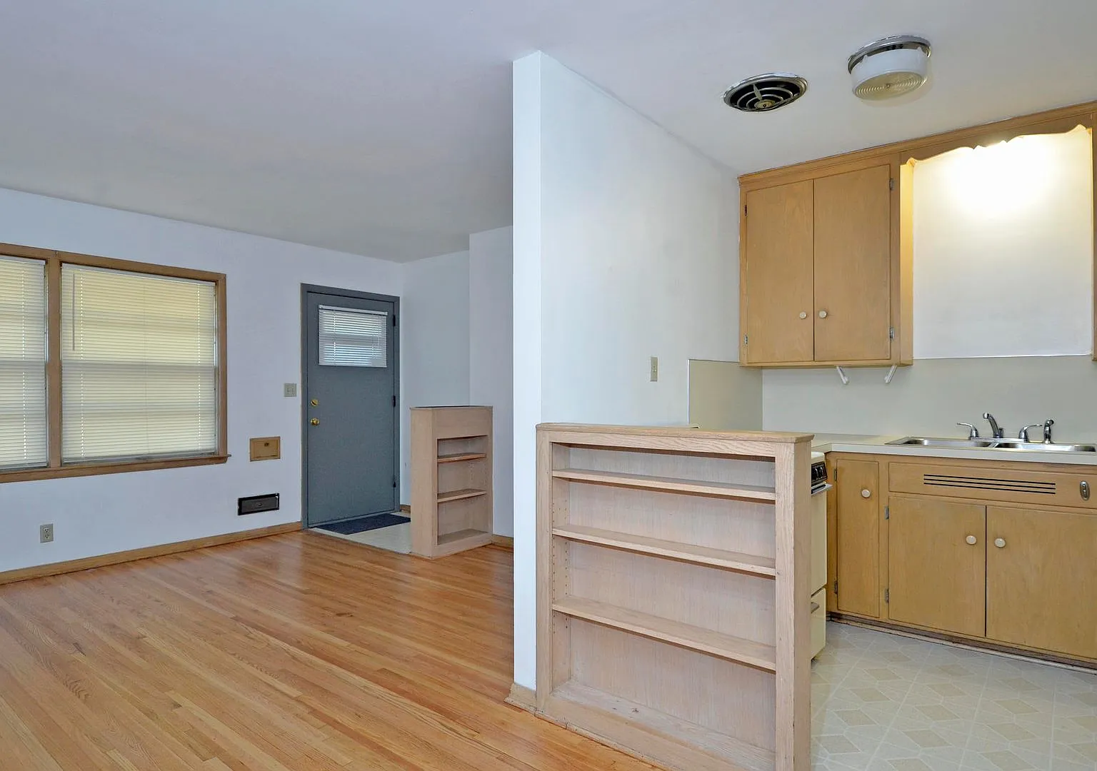 Beautiful Studio Apartment in Minneapolis - Available 7/24! — Photo 1