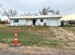 302 S Reeves St, Loraine, TX 79532