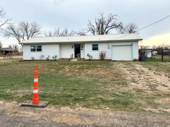 302 S Reeves St, Loraine, TX 79532
