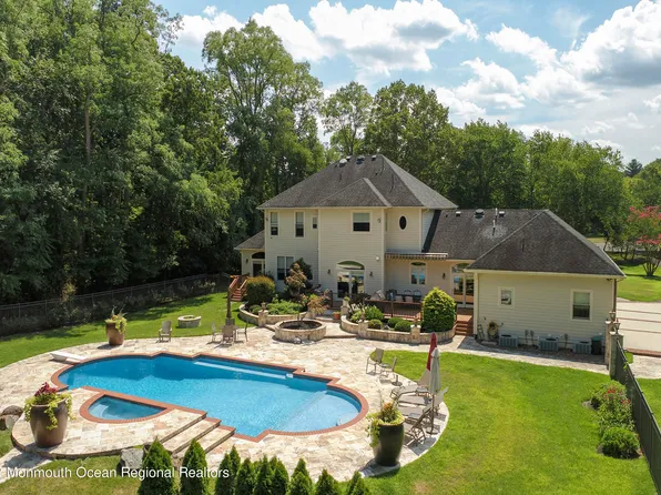27 Brook Street, Tinton Falls, NJ 07712