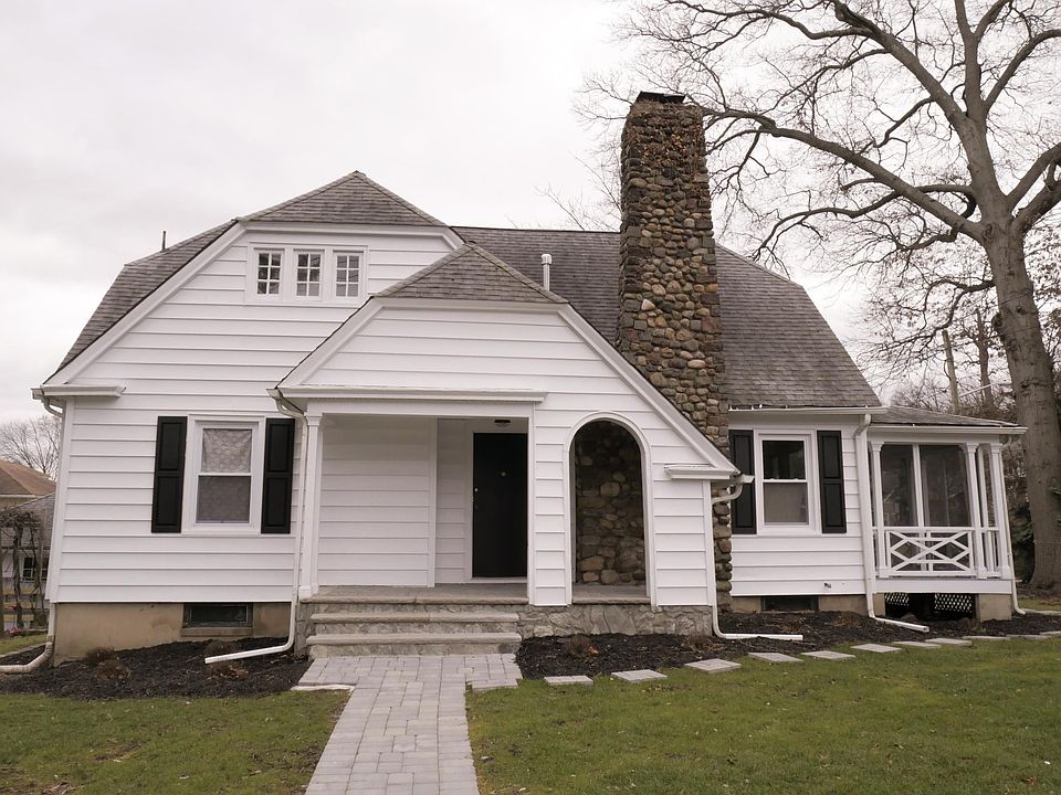 1st image of 110 Northfield Ave #2