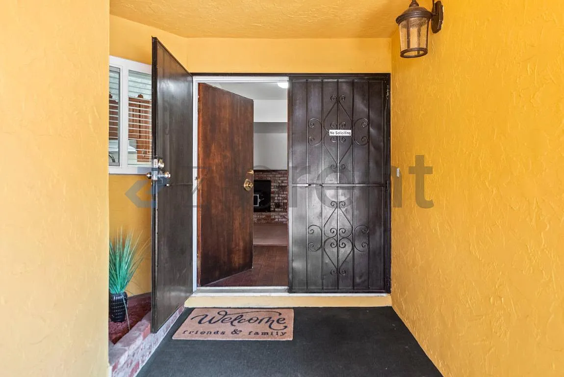 4 bed, 2309 sqft, $3,780 — Photo 3