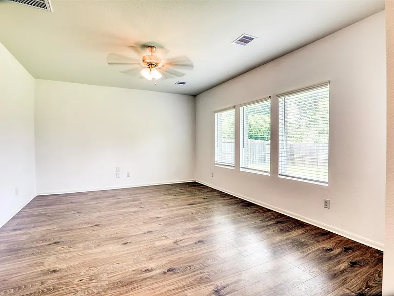 407 Magnolia St — Photo 11