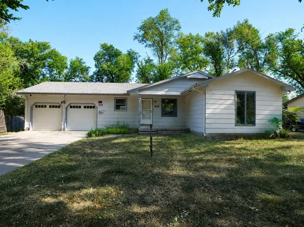512 SW 11th St, Newton, KS 67114