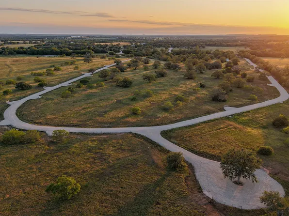 316 Main St, Waelder, TX 78959