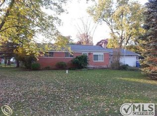 500 Green Cove Dr, Holly, MI 48442