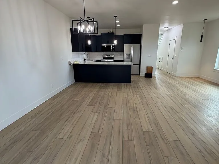 300 Seven Oaks Ln — Photo 22