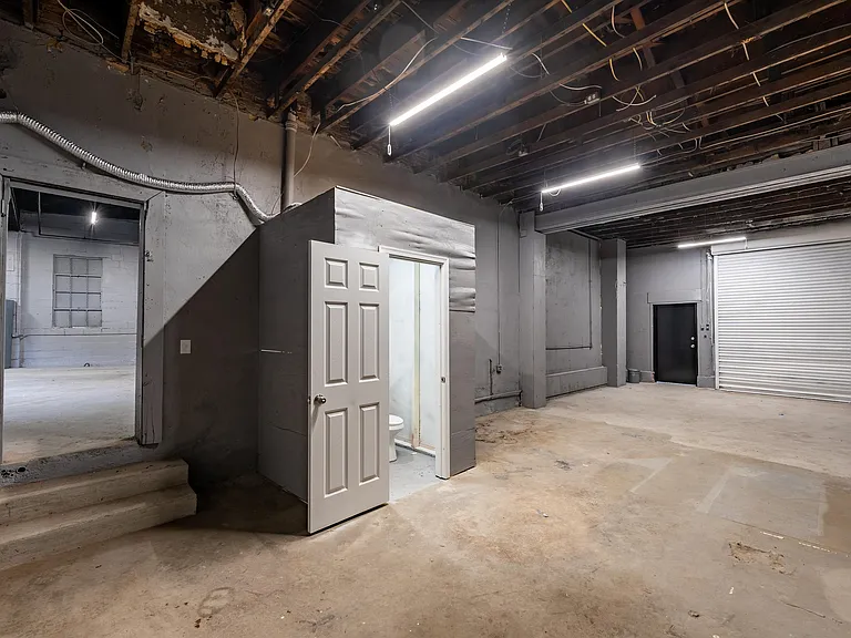 1160 Homestead St #1 — Photo 35