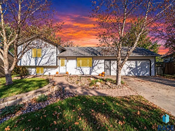 702 N Montgomery Ct, Sioux Falls, SD 57103