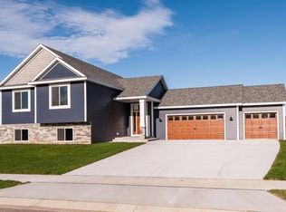 5443 Ridgeview Dr NW, Rochester, MN 55901